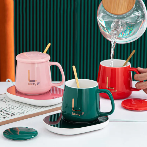 Taza con base calentadora automática